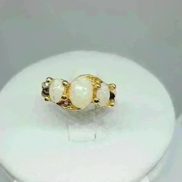 NWOT Exquisite Yellow Goldfilled Faux Opal and Diamond Ring. - Picture 1 of 6